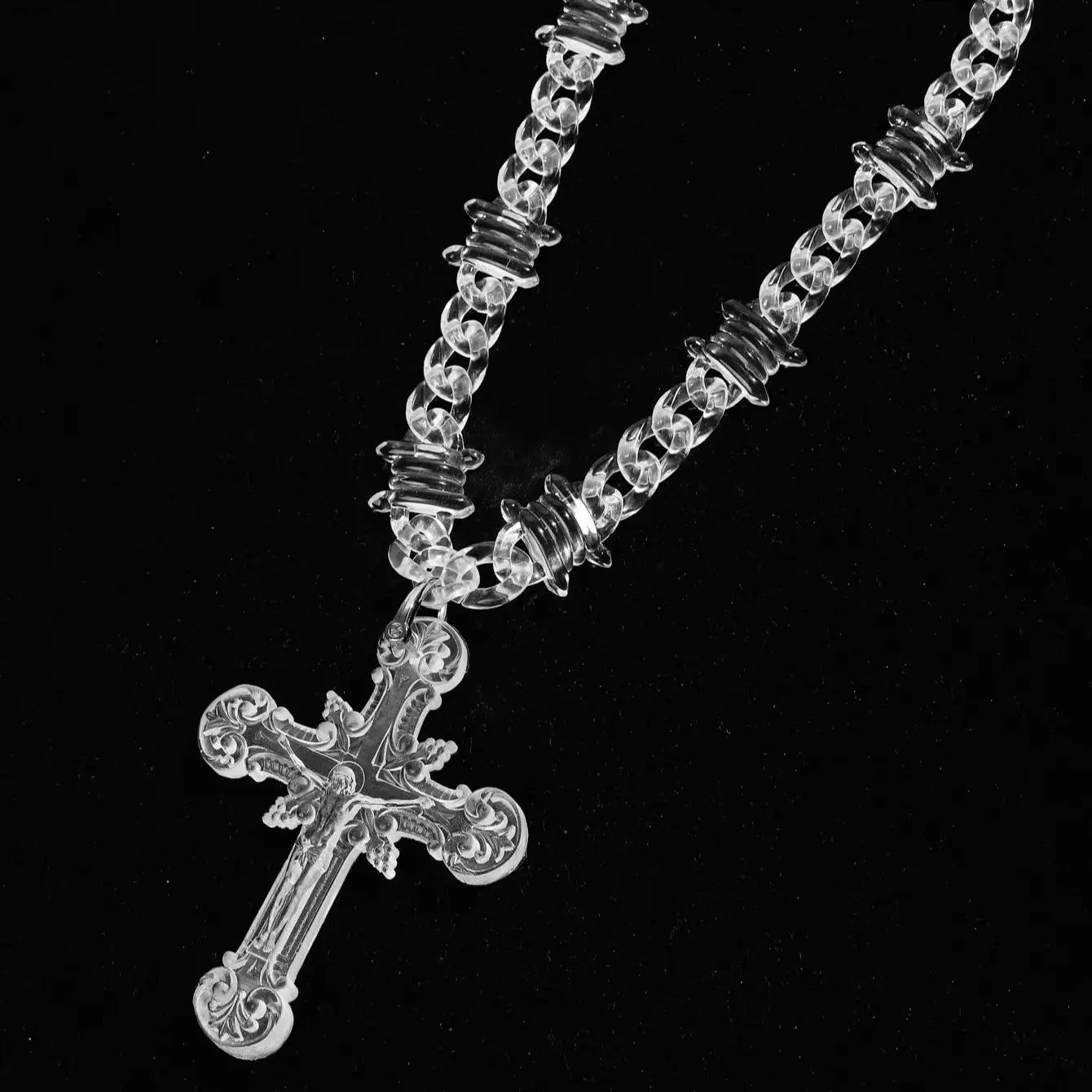 Trendy Acrylic Transparent Big Jesus Christ Cross Pendant Necklace for Men Hiphop Brambles Wire Necklaces Fashion Male Jewelry