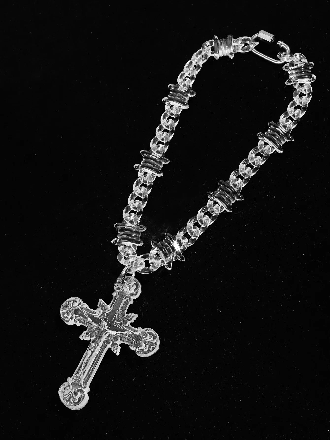 Trendy Acrylic Transparent Big Jesus Christ Cross Pendant Necklace for Men Hiphop Brambles Wire Necklaces Fashion Male Jewelry